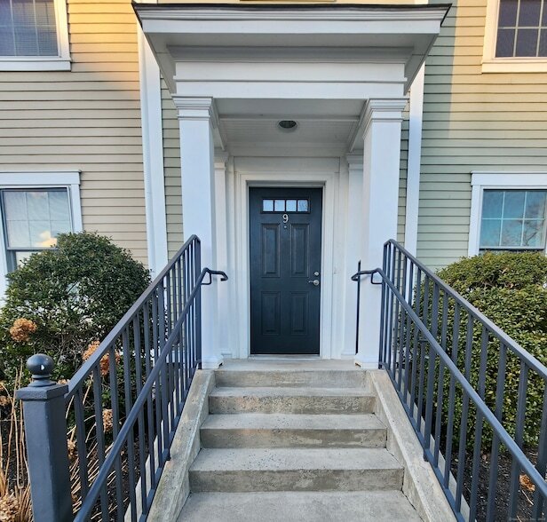 46 Stoneridge Cir in Stamford, CT - Building Photo