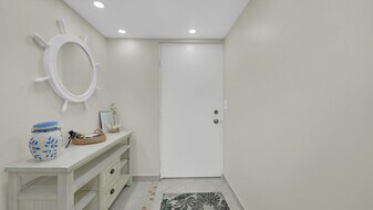 450 Egret Cir in Delray Beach, FL - Building Photo
