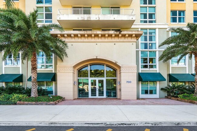 700 E Boynton Beach Blvd in Boynton Beach, FL - Foto de edificio - Building Photo