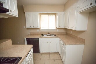 5602 Briarwick Ln in Houston, TX - Building Photo - Building Photo