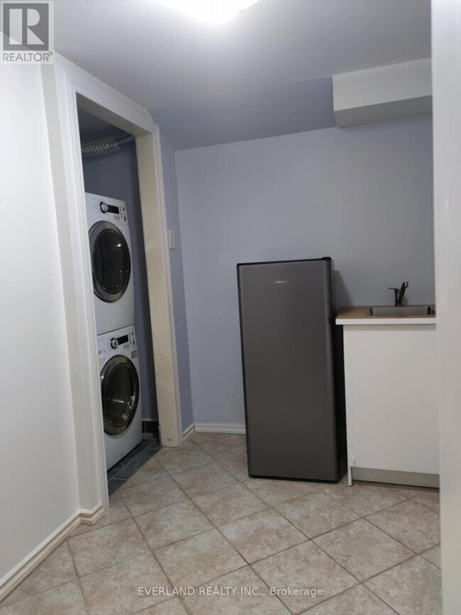 37 Belvia Dr in Vaughan, ON - Building Photo - Building Photo