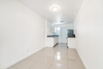 9800 East Bay Harbor Drive in Bay Harbor Islands, FL - Foto de edificio - Interior Photo