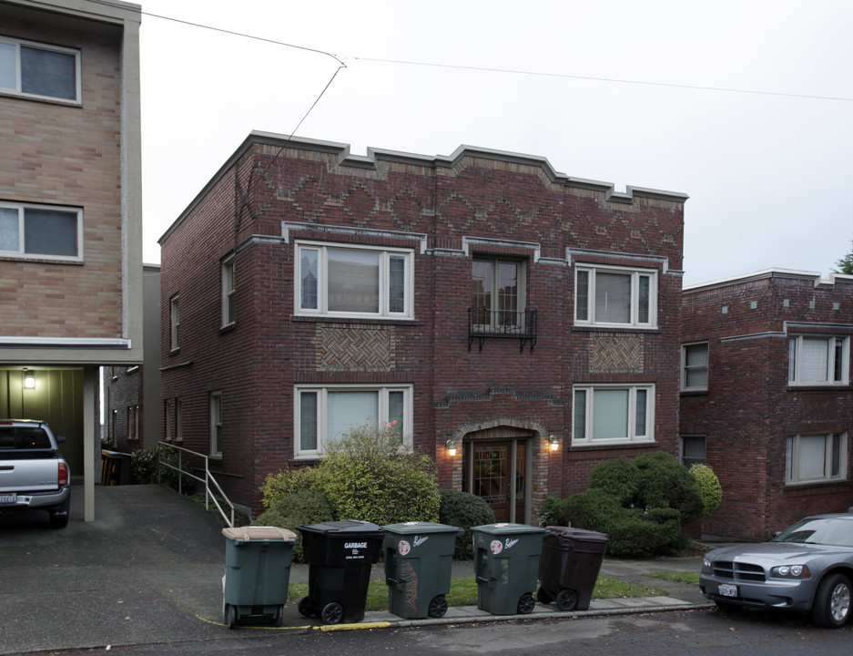 Fraces Court in Seattle, WA - Foto de edificio