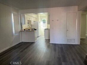 44220 San Pablo Ave, Unit D in Palm Desert, CA - Foto de edificio - Building Photo