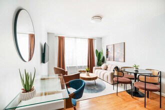238 W 73rd St in New York, NY - Building Photo - Building Photo