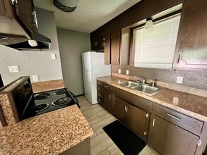 1004 Owen St, Unit B in Malvern, AR - Foto de edificio - Building Photo