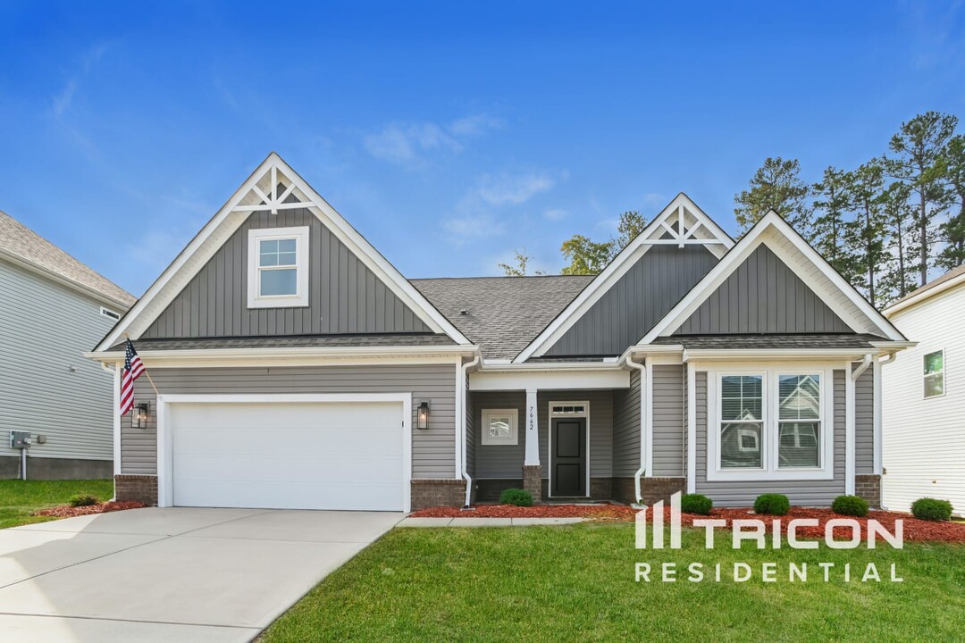 7662 Tanglewood Wy in Denver, NC - Foto de edificio