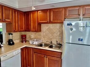 215 Palm Dr-Unit -1 in Naples, FL - Foto de edificio - Building Photo