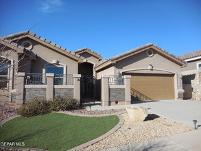 737 Colonial Bluff St in El Paso, TX - Building Photo - Building Photo