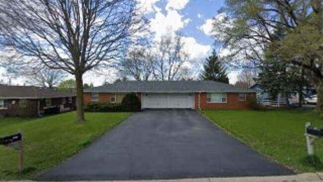 1111 Johnston Dr in Aurora, IL - Foto de edificio - Building Photo