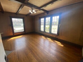 1544 D St-Unit -#1 in Lincoln, NE - Building Photo - Building Photo