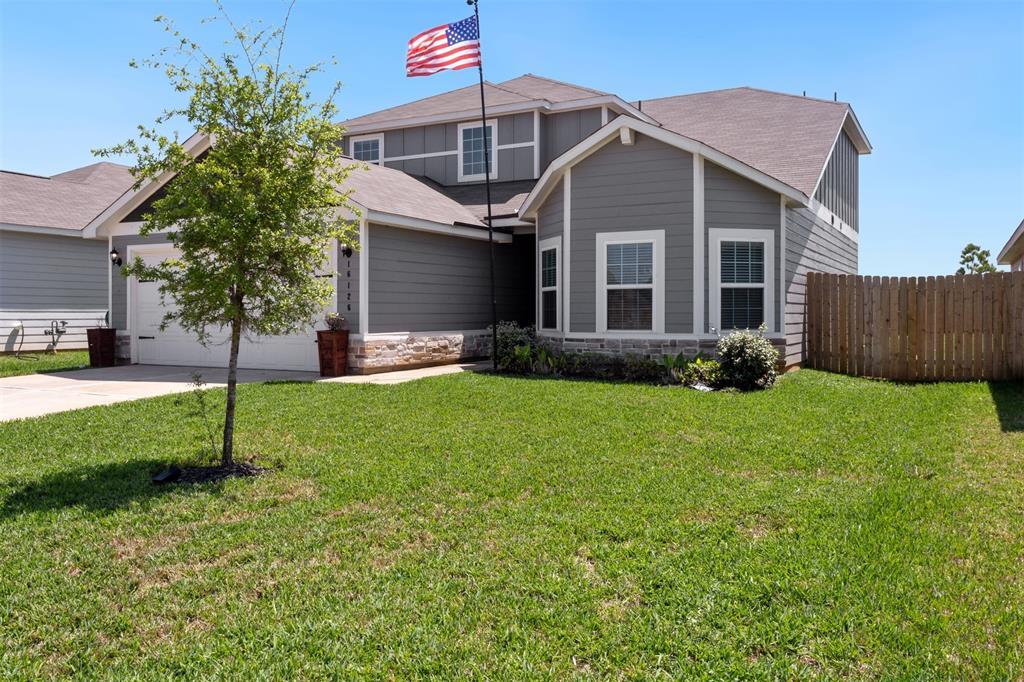 16126 Sugar Fls Dr in Conroe, TX - Building Photo