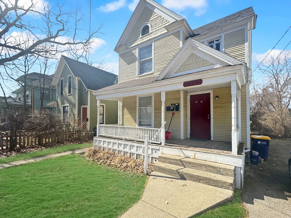 309 Eastern Ave SE in Grand Rapids, MI - Building Photo