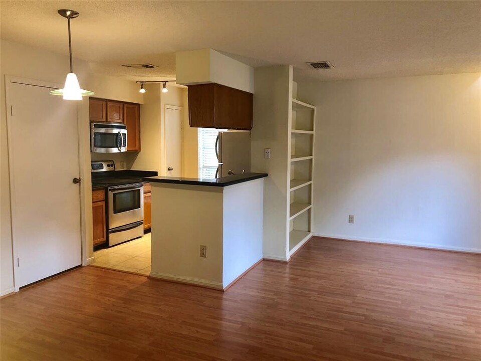 2120 El Paseo St, Unit 2106 in Houston, TX - Foto de edificio