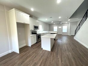 1313 Ellington St in Houston, TX - Building Photo - Building Photo