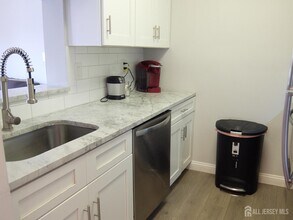 5307 Ravens Crest Dr in Plainsboro, NJ - Building Photo - Building Photo