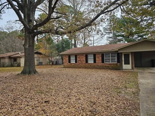 property at 904 Whippoorwill St