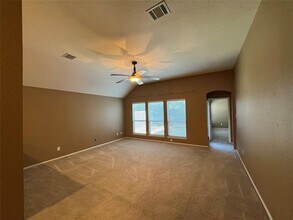 1240 W Cottonwood Dr in Crowley, TX - Foto de edificio - Building Photo
