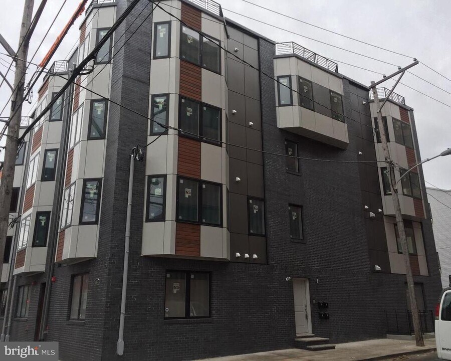 914 N 16th St in Philadelphia, PA - Building Photo