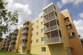 New Park Towers in Miramar, FL - Foto de edificio - Building Photo