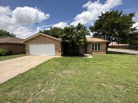 5002 57th St in Lubbock, TX - Building Photo