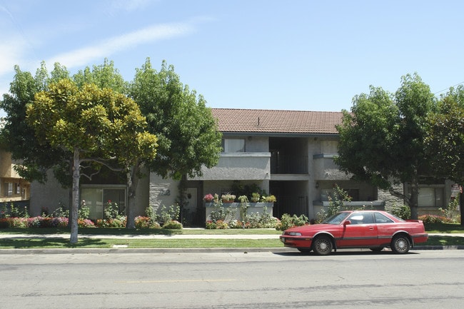 22 N Granada Ave in Alhambra, CA - Building Photo - Building Photo