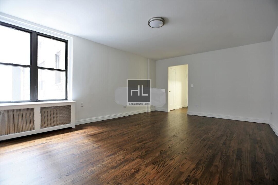LEXINGTON AVENUE in New York, NY - Building Photo
