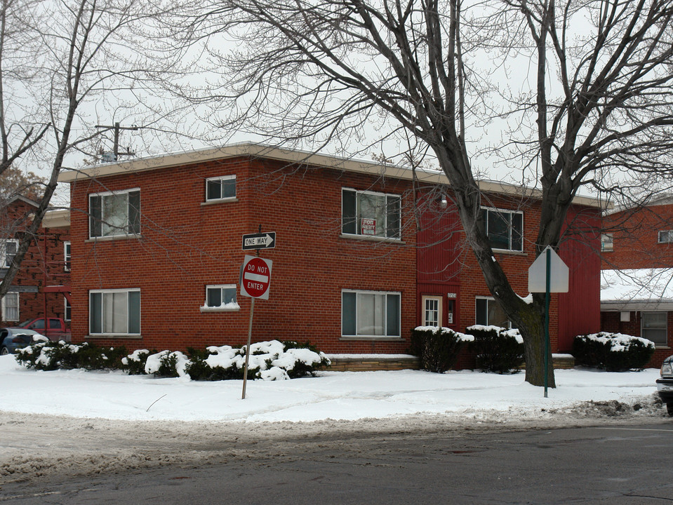 13503 Mcnichols Rd in Detroit, MI - Foto de edificio