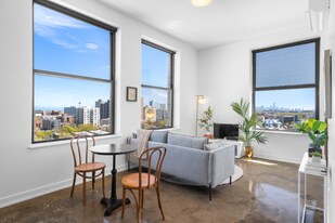 1130 W Lawrence Ave in Chicago, IL - Building Photo