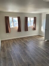 2960 Redwood St in Florence, OR - Building Photo - Building Photo