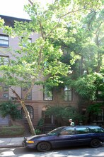 447 W 21st St in New York, NY - Building Photo - Building Photo