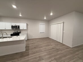 3220 E Harding Ave in Mead, WA - Building Photo - Building Photo