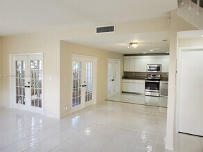 561 Racquet Club Rd in Weston, FL - Building Photo - Building Photo