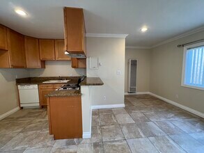 211 Seal Beach Blvd in Seal Beach, CA - Building Photo - Building Photo