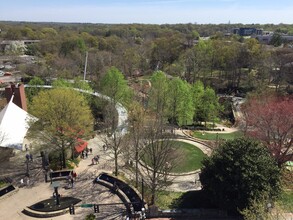 Falls Park Place in Greenville, SC - Foto de edificio - Building Photo