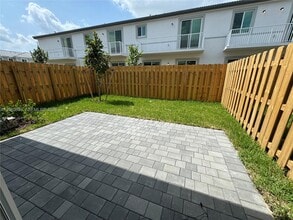 738 SE 13th Ct in Homestead, FL - Building Photo - Building Photo