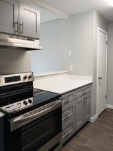 Phoenix Court Apartments in Kent, WA - Building Photo - Building Photo