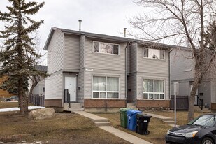 28 Fonda Dr SE in Calgary, AB - Building Photo