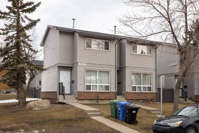 28 Fonda Dr SE