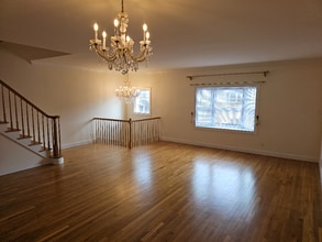 104 Demarest Ln in Montvale, NJ - Foto de edificio - Building Photo