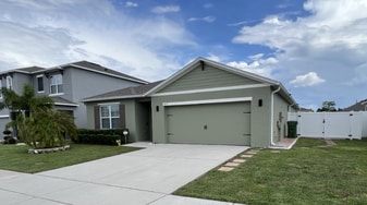 3037 Country Club Cir in Winter Haven, FL - Building Photo