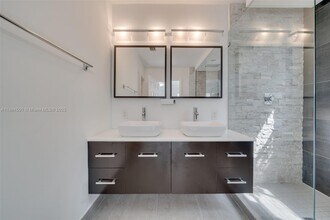 720 Falling Water Rd in Weston, FL - Building Photo - Building Photo
