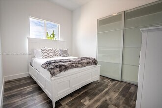 3461 SW 25th St in Miami, FL - Building Photo - Building Photo