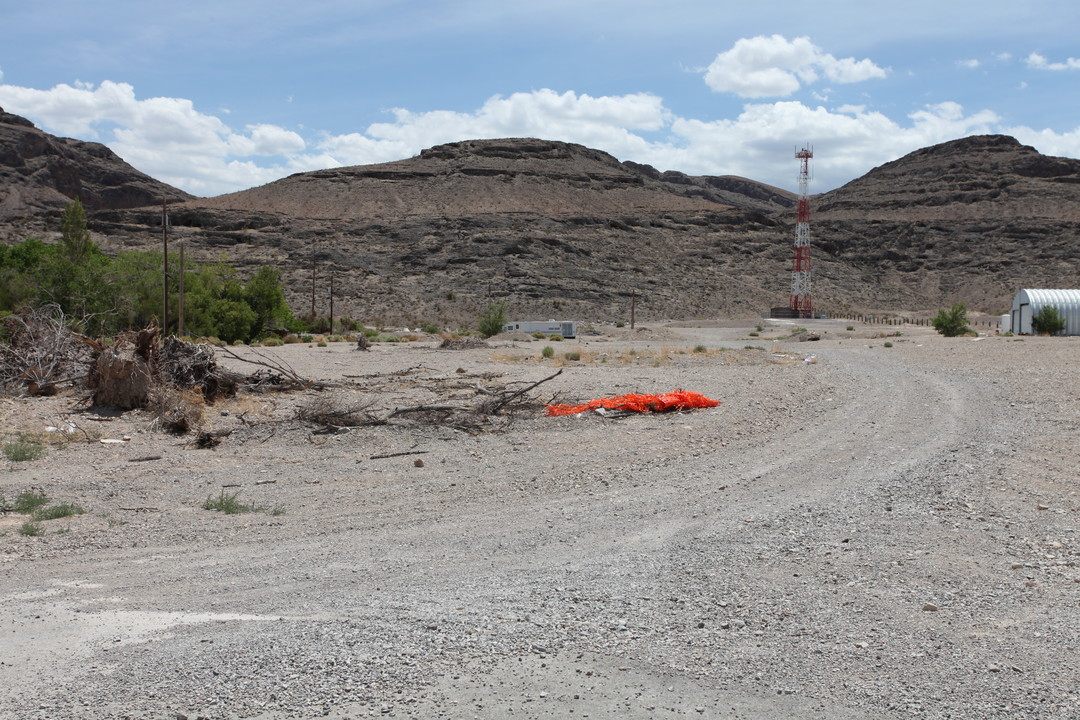 295 Raleigh Ln in Indian Springs, NV - Foto de edificio