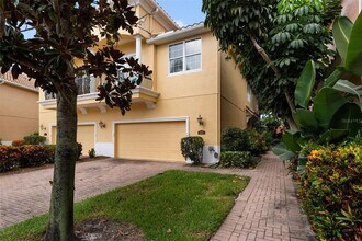 185 Banyan Bay Dr in St. Petersburg, FL - Building Photo - Building Photo