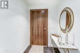 95-2095 McMahon Dr in Toronto, ON - Building Photo - Building Photo
