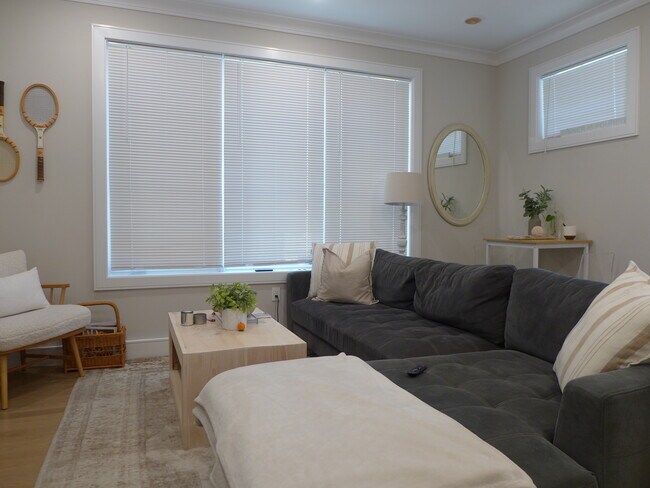 82 Gardena St, Unit 2