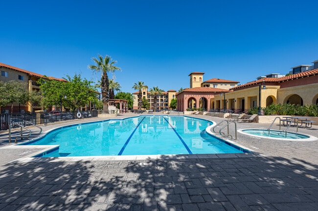 GrandMarc at University Village in Riverside, CA - Foto de edificio - Building Photo