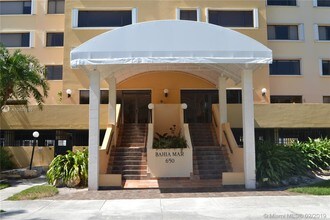 650 Ocean Dr-Unit -7A in Key Biscayne, FL - Foto de edificio - Building Photo