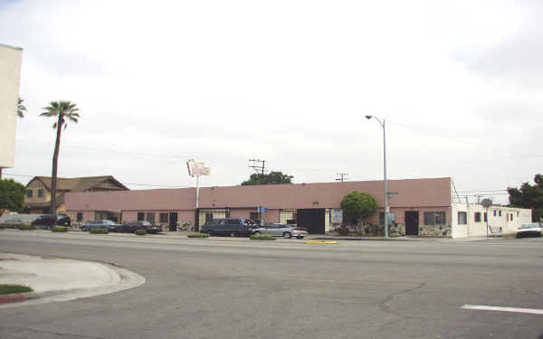 2104 E Compton Blvd in Compton, CA - Building Photo